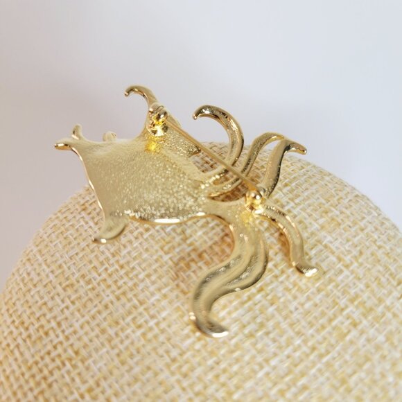 VTG Gold Tone Kissy Pucker Lips Fish Purple Scarab Gold Tone Brooch Pin - Picture 3 of 3